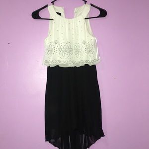 I am selling this because this dress is super cute